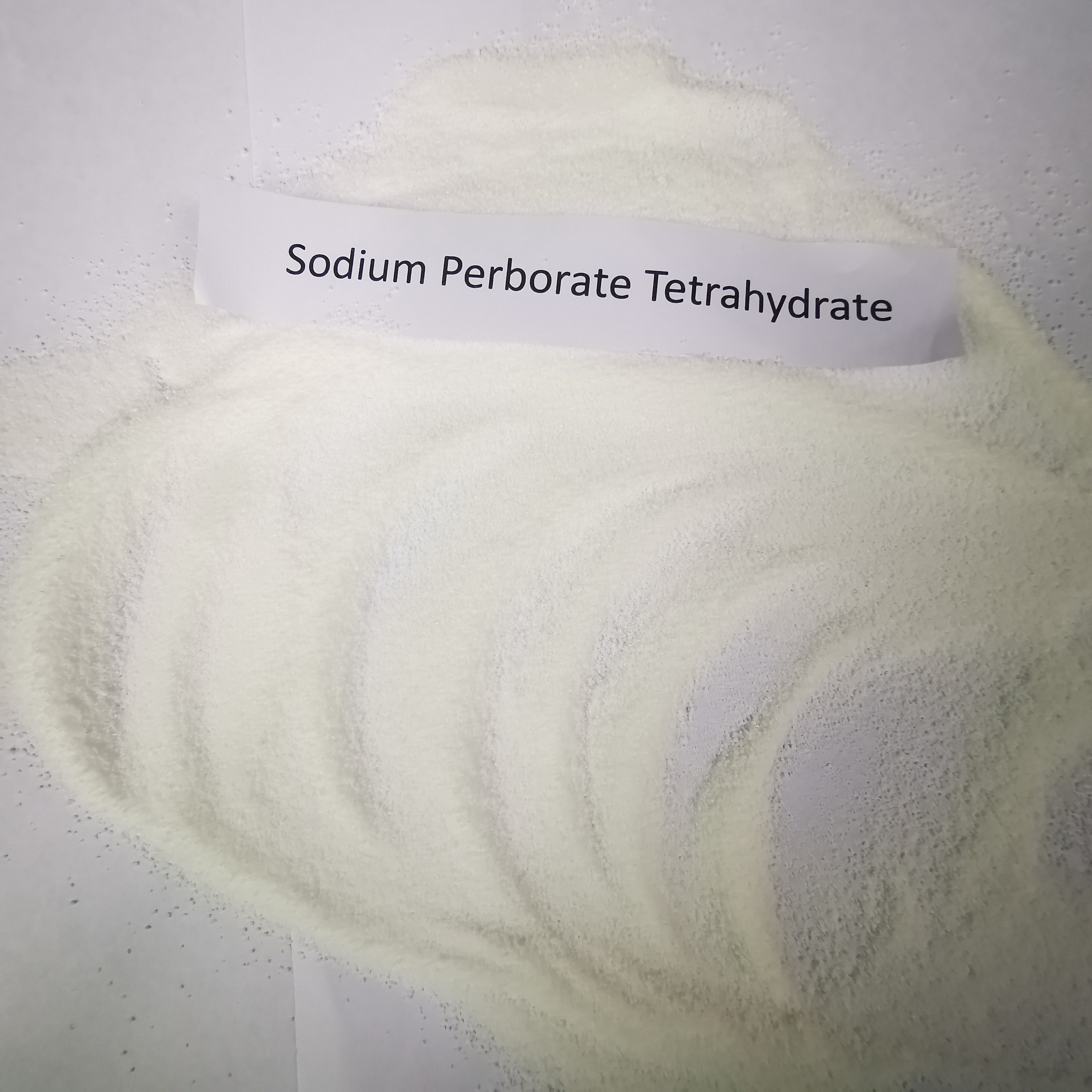 Tétrahydrate de perborate de sodium une source stable de l'oxygène actif.
